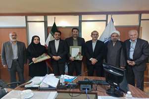 تقدیرنامه دو عضو هیئت دولت برای دو واحد تحقیقاتی دانشگاه علوم پزشکی شیراز