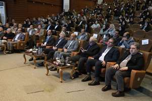 تاکید مسئولان معاونت تحقیقات و فناوری وزارت بهداشت بر اهمیت پژوهش و سرمایه‌گذاری در این حوزه در آیین تقدیر از پژوهشگران برتر دانشگاه علوم پزشکی شیراز