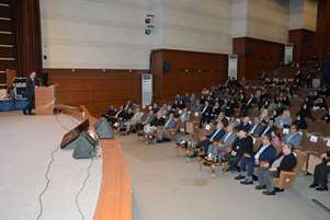 ارایه گزارش عملکرد معاونت تحقیقات و فناوری دانشگاه و تقدیر از برگزیدگان